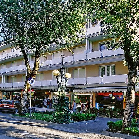 Condominio Bussola Бібіоне Екстер'єр фото