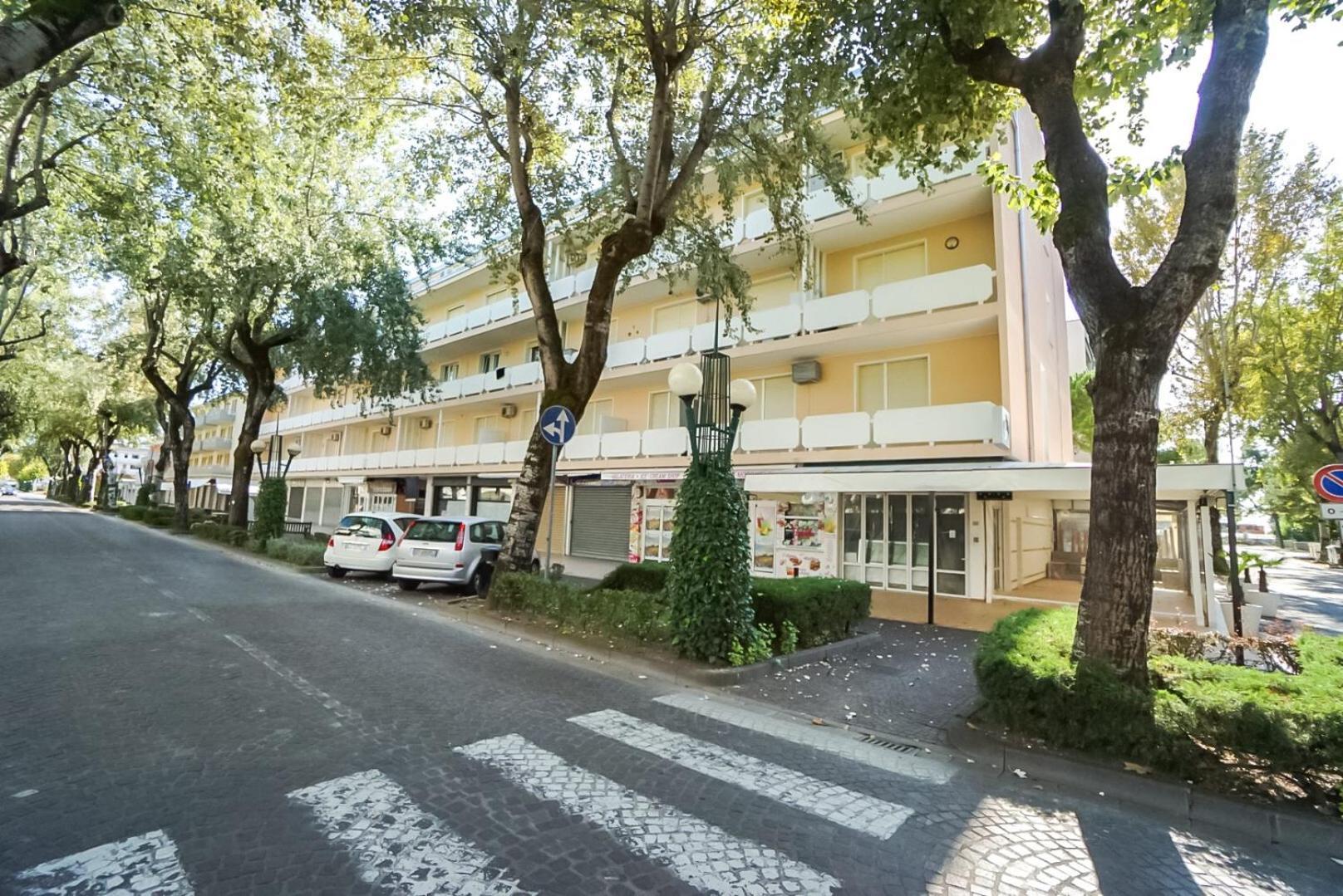 Condominio Bussola Бібіоне Екстер'єр фото